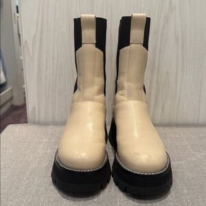 Beige cream boot